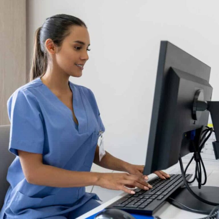 Origen y desarrollo del Secretariado Médico: una profesión clave en el sistema de salud